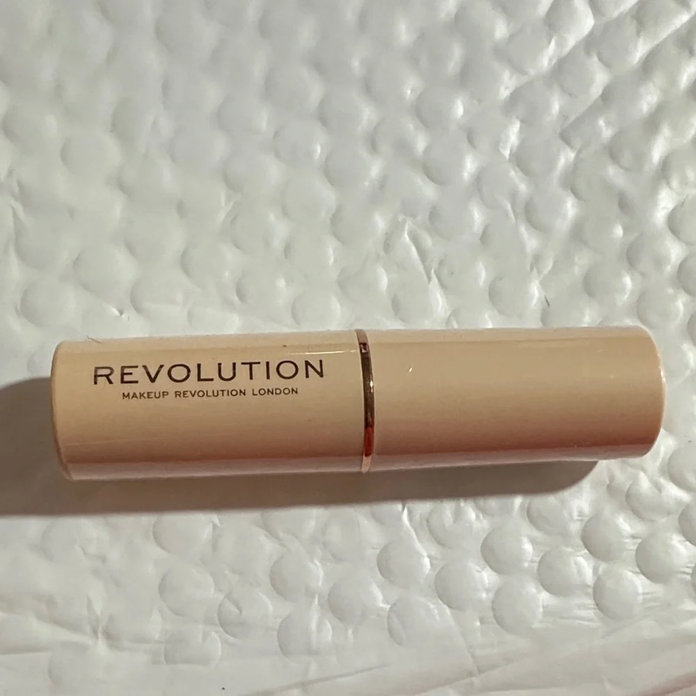 NIP Revolution Fast Base Stick Foundation in F3